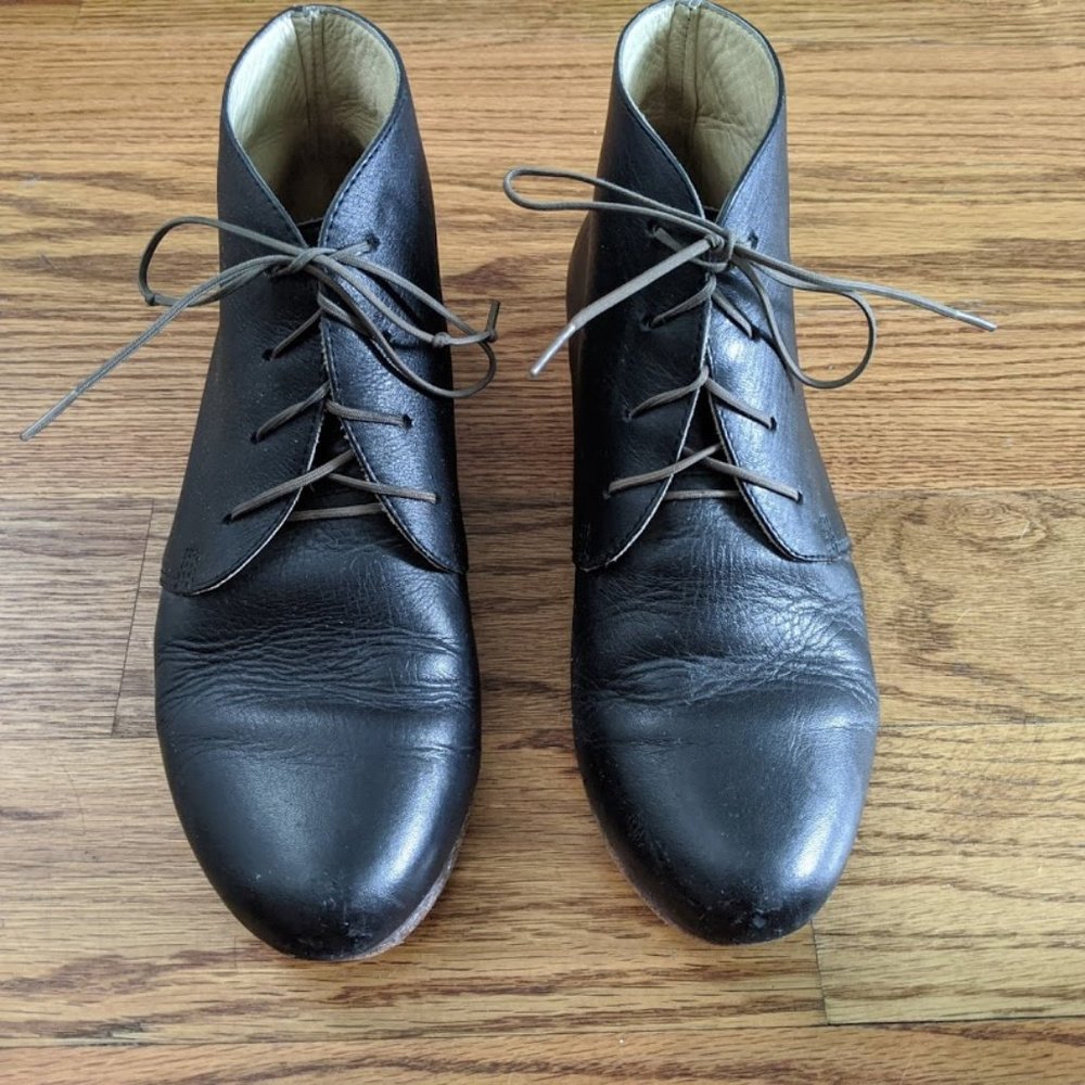 Nisolo Women’s Harper Chukka Boots in Black size 7